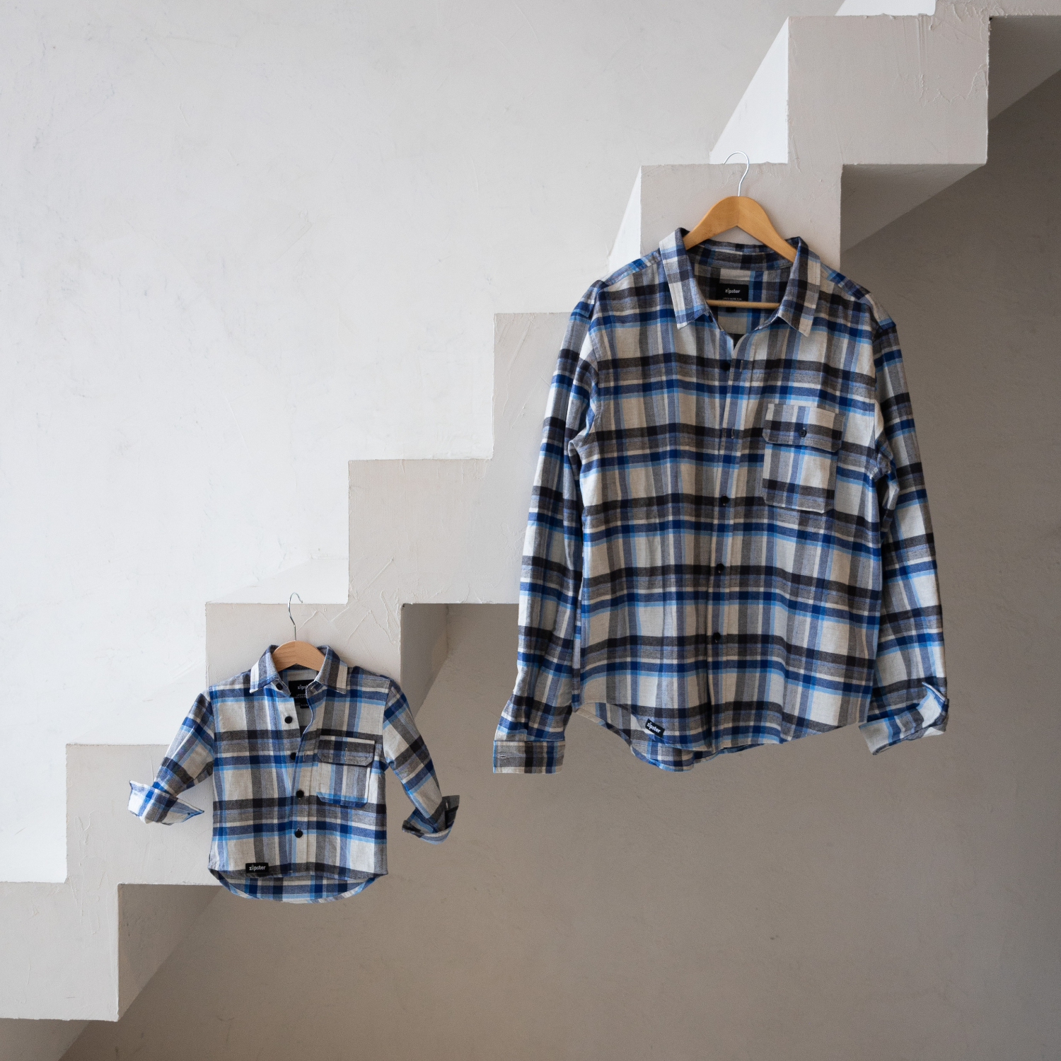 Conjunto de sobrecamisa de franela de papá y mini - cuadros azules