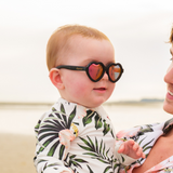 قلب النظارات الشمسية المصنوعة من الخيزران